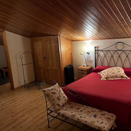 Gósol Hostal Cal Francisco מראה חיצוני תמונה