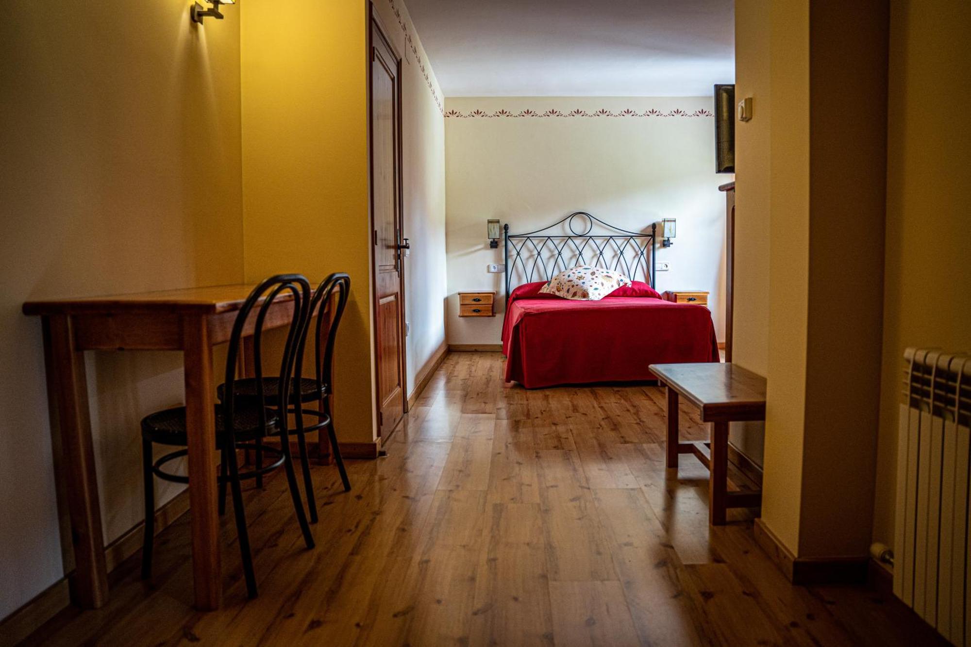 Gósol Hostal Cal Francisco מראה חיצוני תמונה