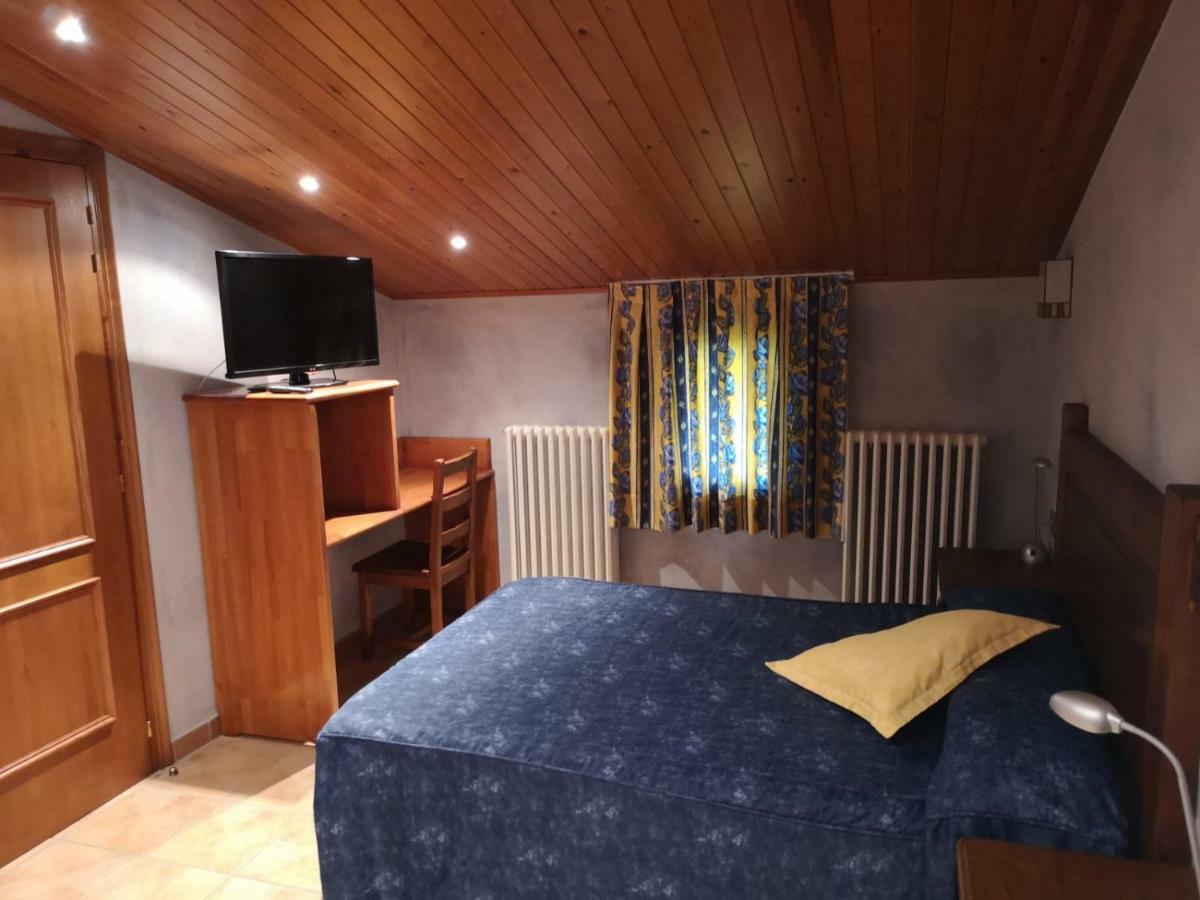 Gósol Hostal Cal Francisco מראה חיצוני תמונה